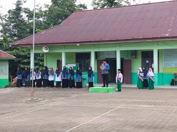 Senin 10 November 2025 MIN 1 Batang Hari Mengelar Upacara Hari Pahlawan Sebagai Bentuk Penghormatan Jasa Para Pahlawan