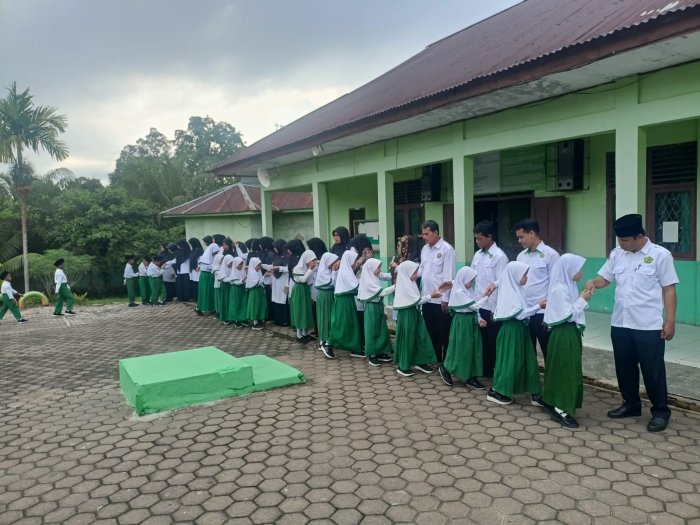 MIN 1 Gelar Halal Bihalal di Hari Pertama Masuk Sekolah