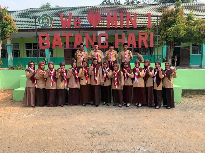 kepala MIN 1 Batang Hari Pimpin Upacara Peringatan Hari Pramuka Ke - 65 Tahun 2026 kepala MIN 1 Batang Hari Pimpin Upacara Peringatan Hari Pramuka Ke - 65 Tahun 2026