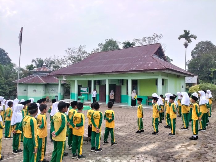 Kegiatan Class Meting dan Kreativitas Siswa MIN 1 Batang Hari Semester Genap TP. 2025/2026 Kegiatan Class Meting dan Kreativitas Siswa MIN 1 Batang Hari Semester Genap TP. 2025/2026